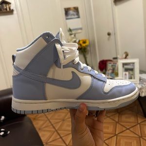 2021
Wmns Dunk High 'Aluminum'